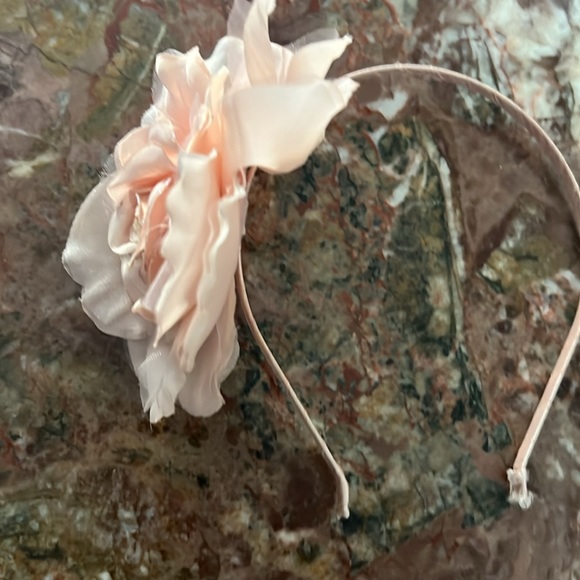 Very feminine girl dress and headband included used once . - Picture 5 of 5